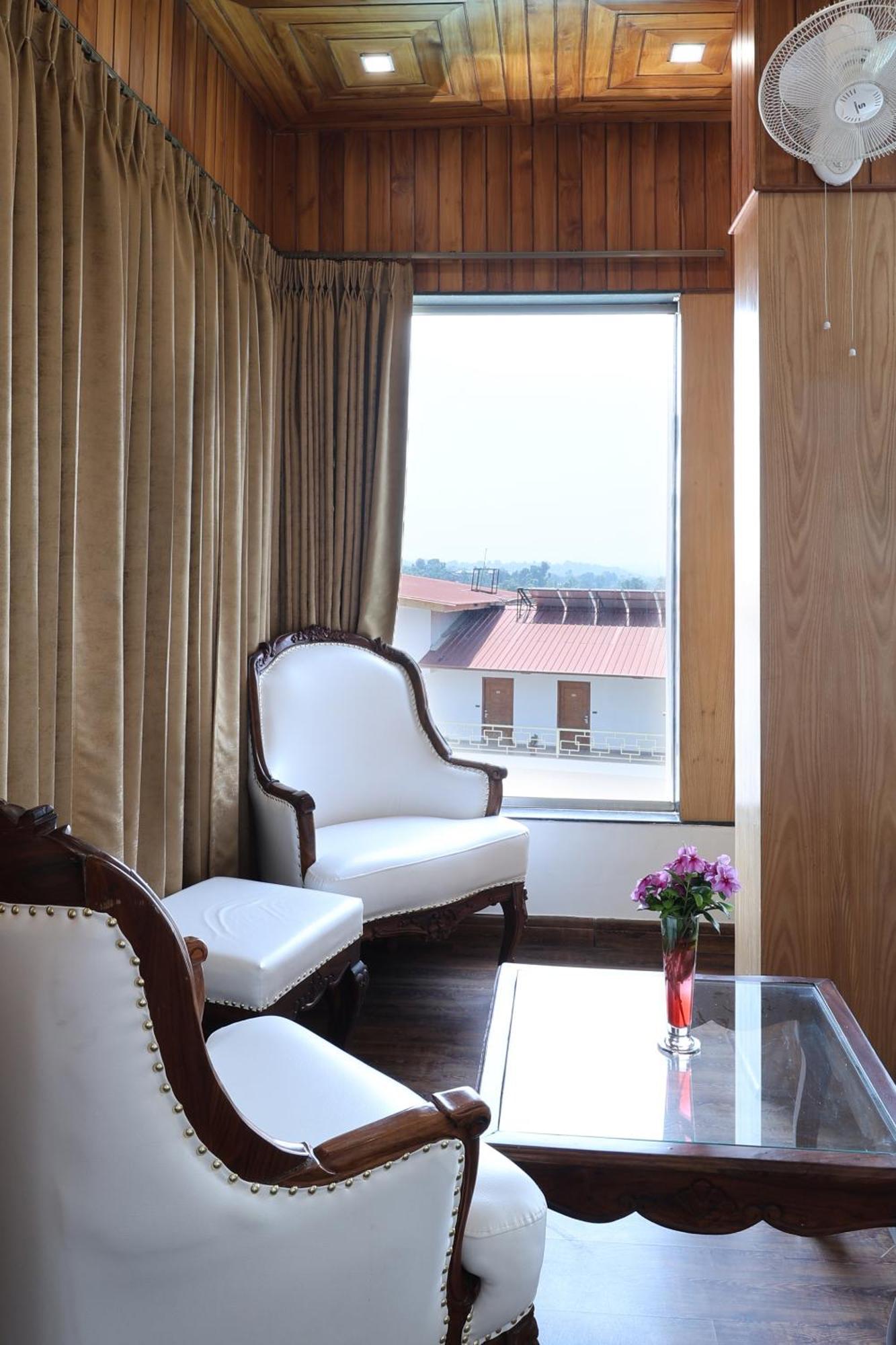 Hunky Dory Resort And Spa Dhar Khurd Bagian luar foto